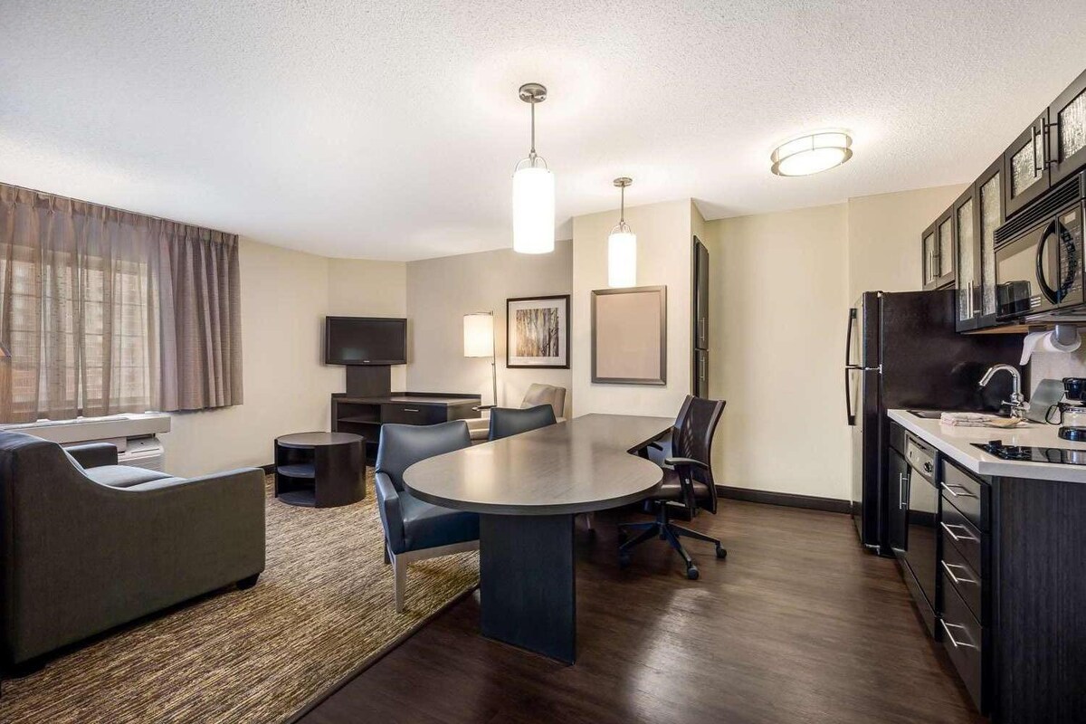 THREE Spacious 1BR Suites with Full Kitchen!