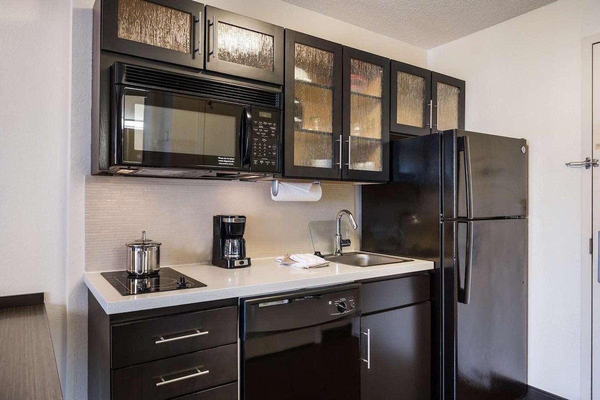 FOUR 1BR Suites with Full Kitchens, Pet-friendly!