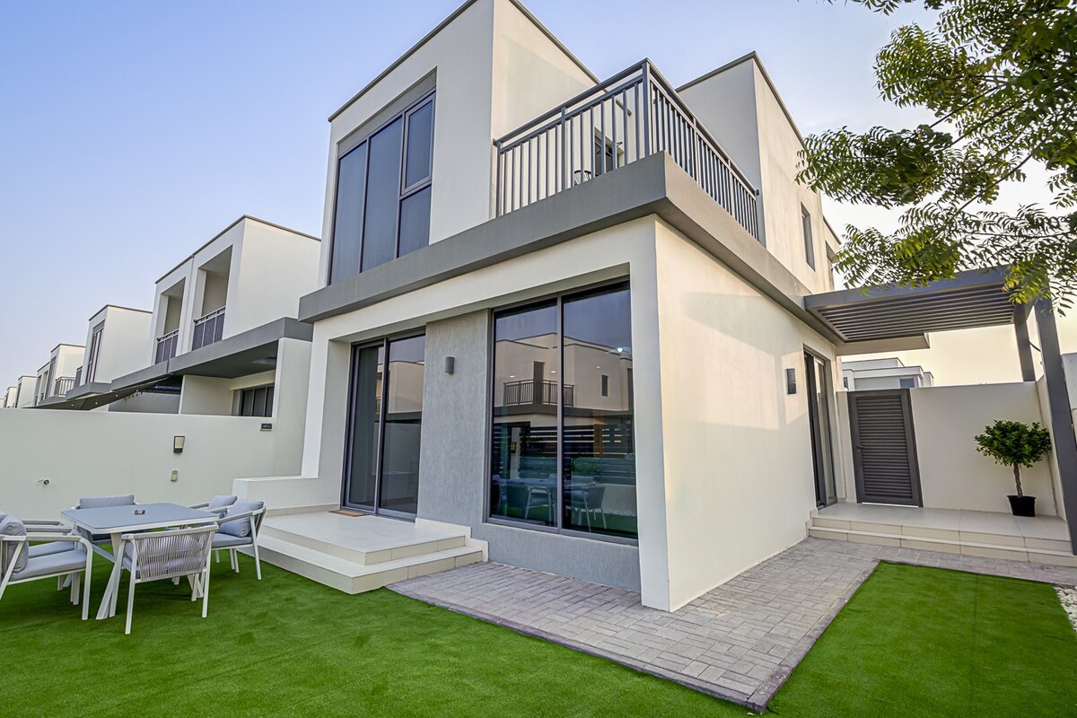 Sejourne | Spacious and Modern Living 4 BR Villa