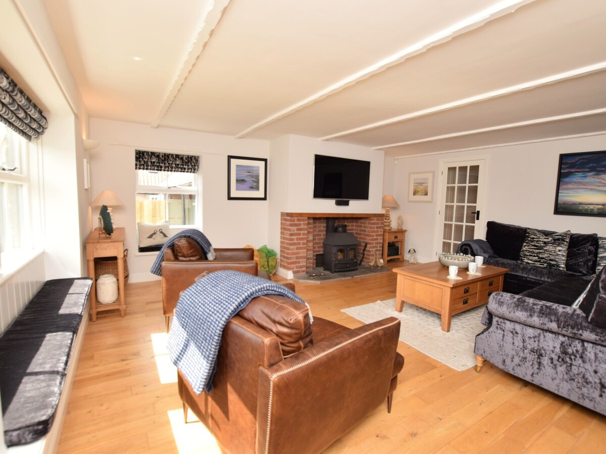 3 bed in Bamburgh (87918)