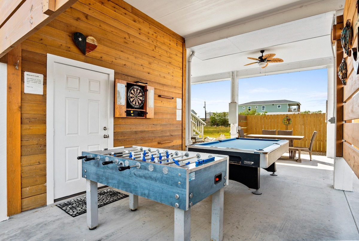 Close to beach, Outdoor Game Bar area with Pool Ta