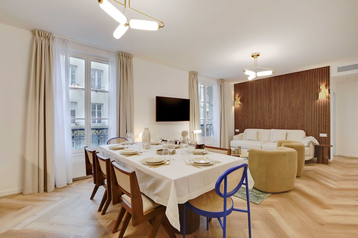 Parisian grandeur: Prestigious apartment