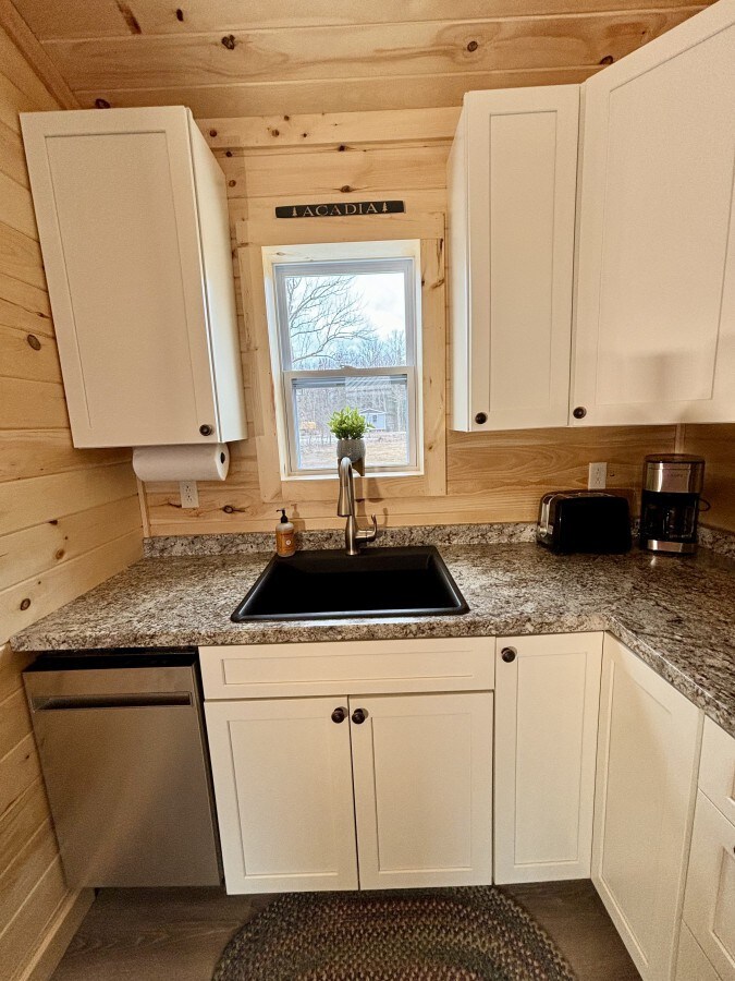 Explore Acadia Cottages #4, New, Opening 5/1/24!