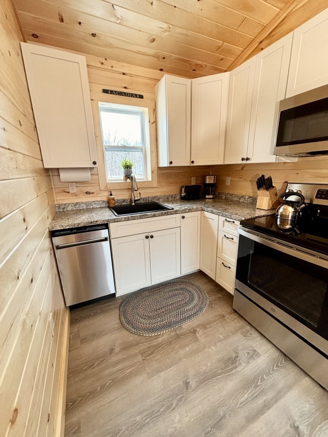 Explore Acadia Cottages #9, New, Opening 5/1/24!