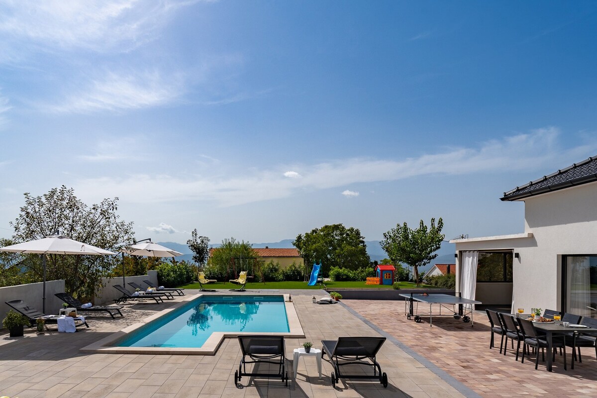 NEW! Villa Lukas with 44m2 pool in Makarska hinter