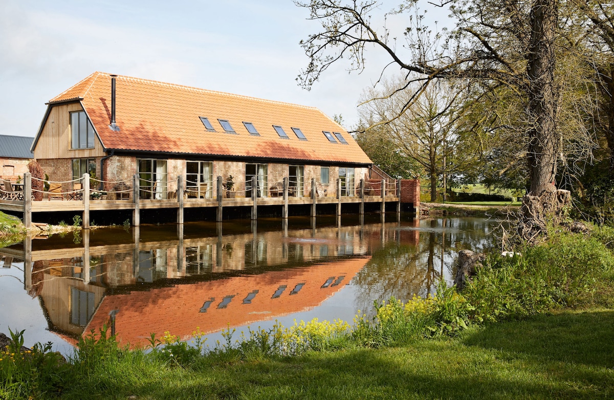 The Pond Barn