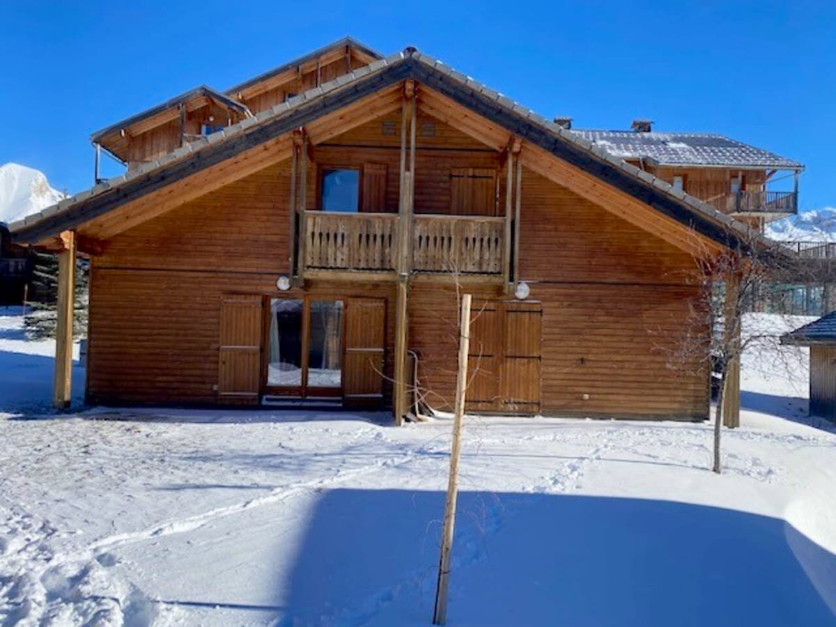 Chalet for 6 ppl. with shared pool and sauna
