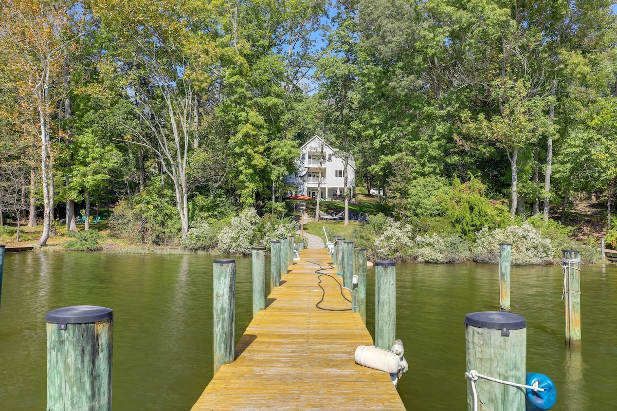 Waterfront Lusby Escape w/ Fire Pit & Kayaks!