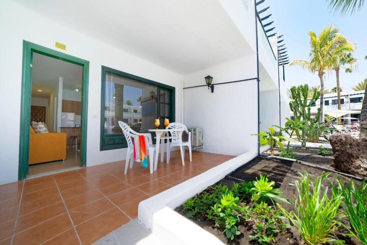 Two bedrooms with Wifi, pool,near the beach