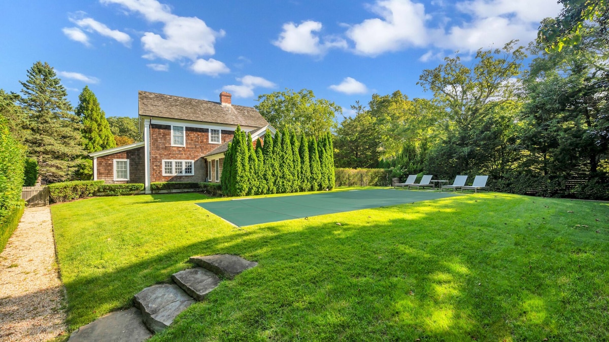 3BR/3.5BA: East Hampton, Pool, Swing Set, BBQ, Gym