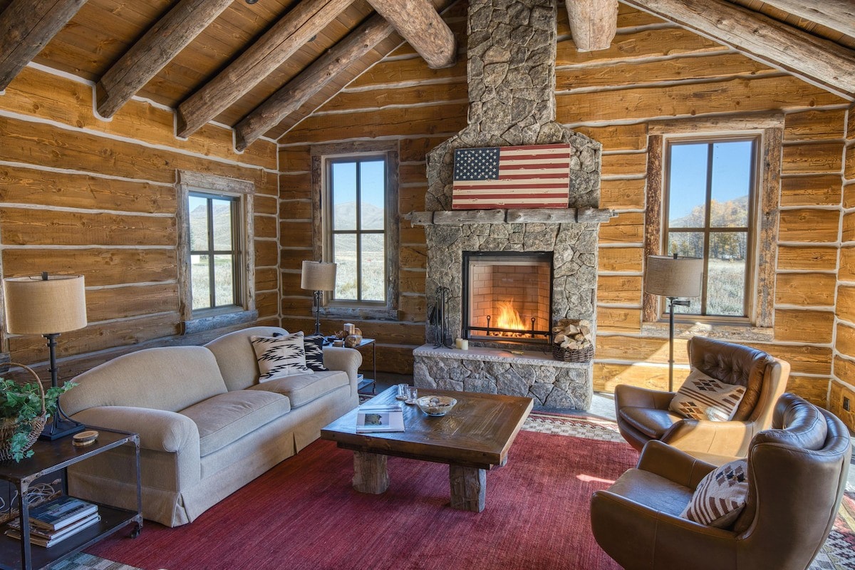 Pioneer Cabin: Your Rustic Retreat in Idaho