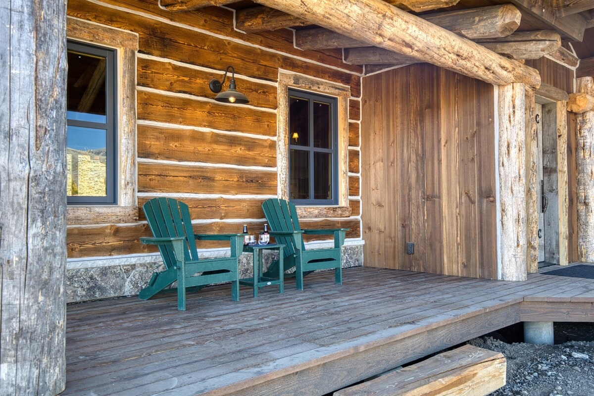 Pioneer Cabin: Your Rustic Retreat in Idaho