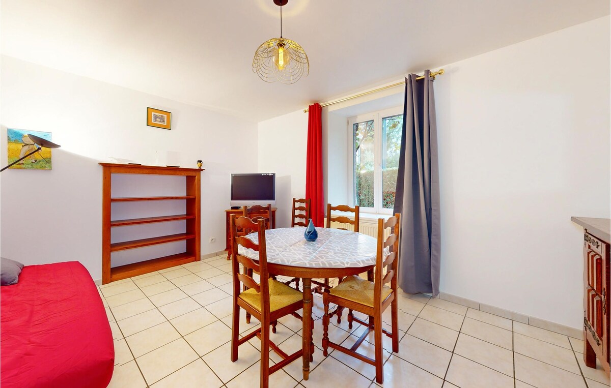 Nice apartment in Trouvans with kitchenette