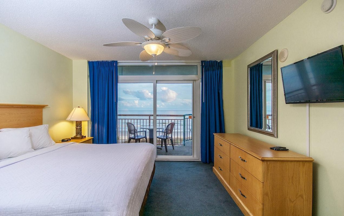 · Four Bedroom Oceanfront Condo 19th Floor!