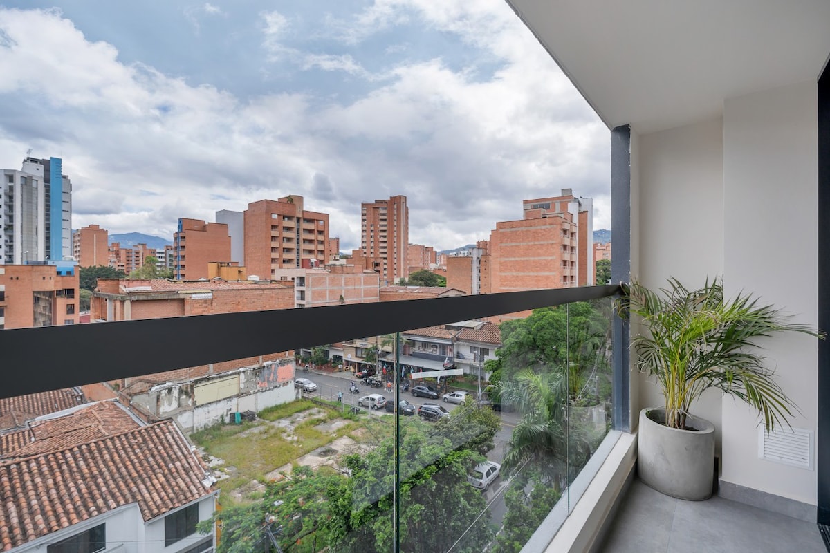 Modern apt in Laureles with AC and city view
