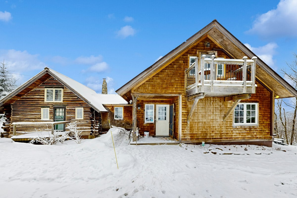 3BR cottage with high ceilings & kayaks - dogs ok