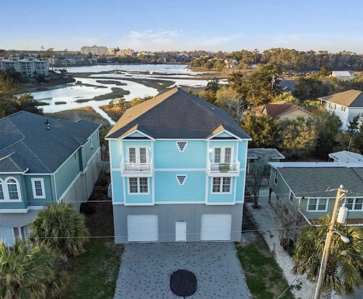 Aqua Paradise: Beach House with Pool & Game Room