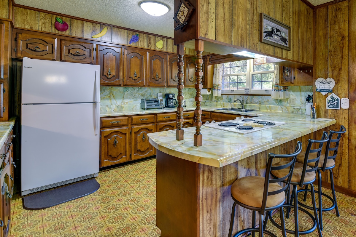 Vintage Chipley Getaway on Large Private Property