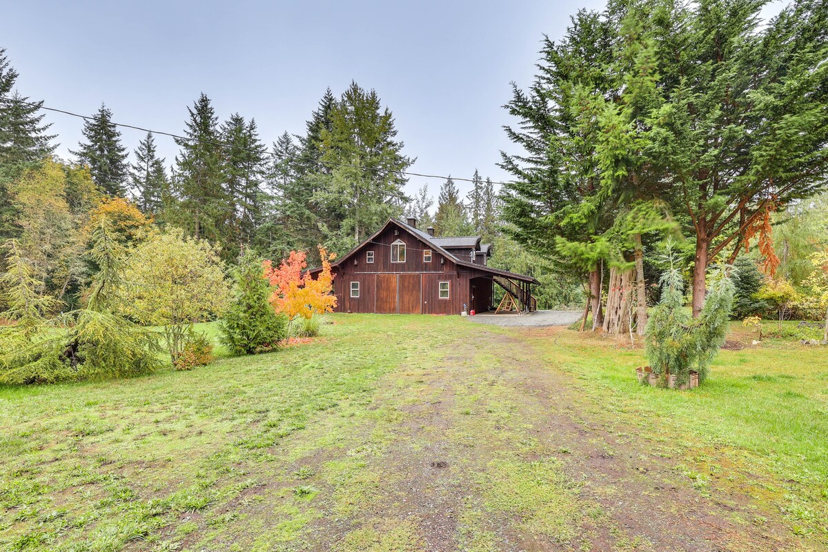 Quaint Port Angeles Studio w/ Fire Pit!