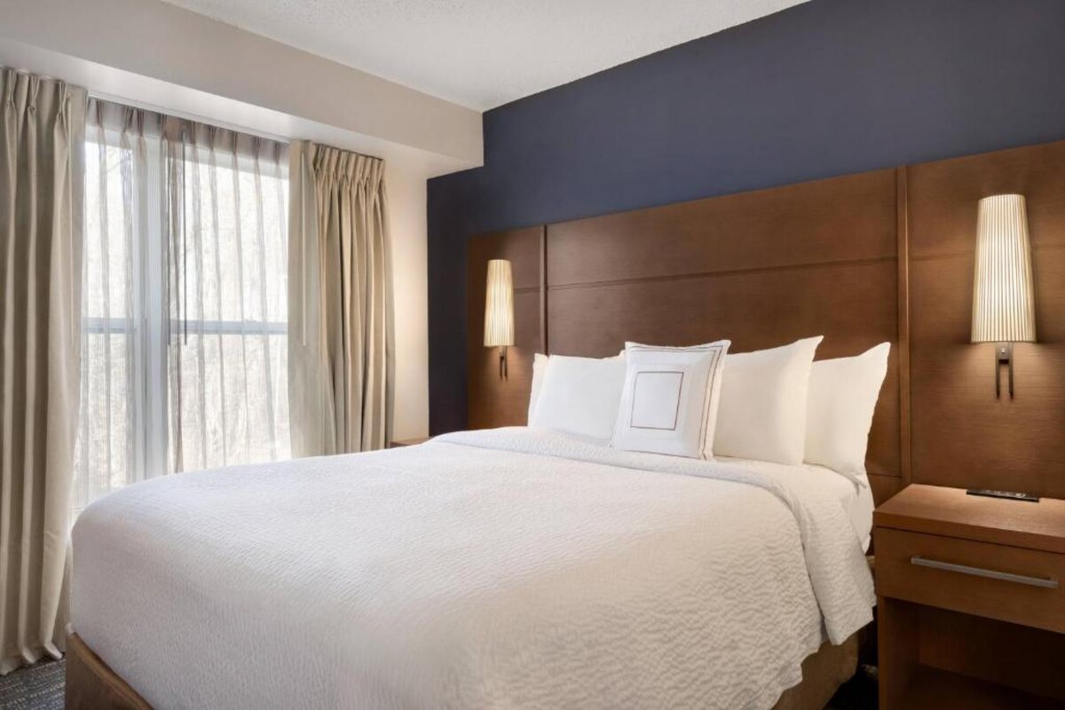 Luxury Two Bedroom Suite  + free breakfast at MA