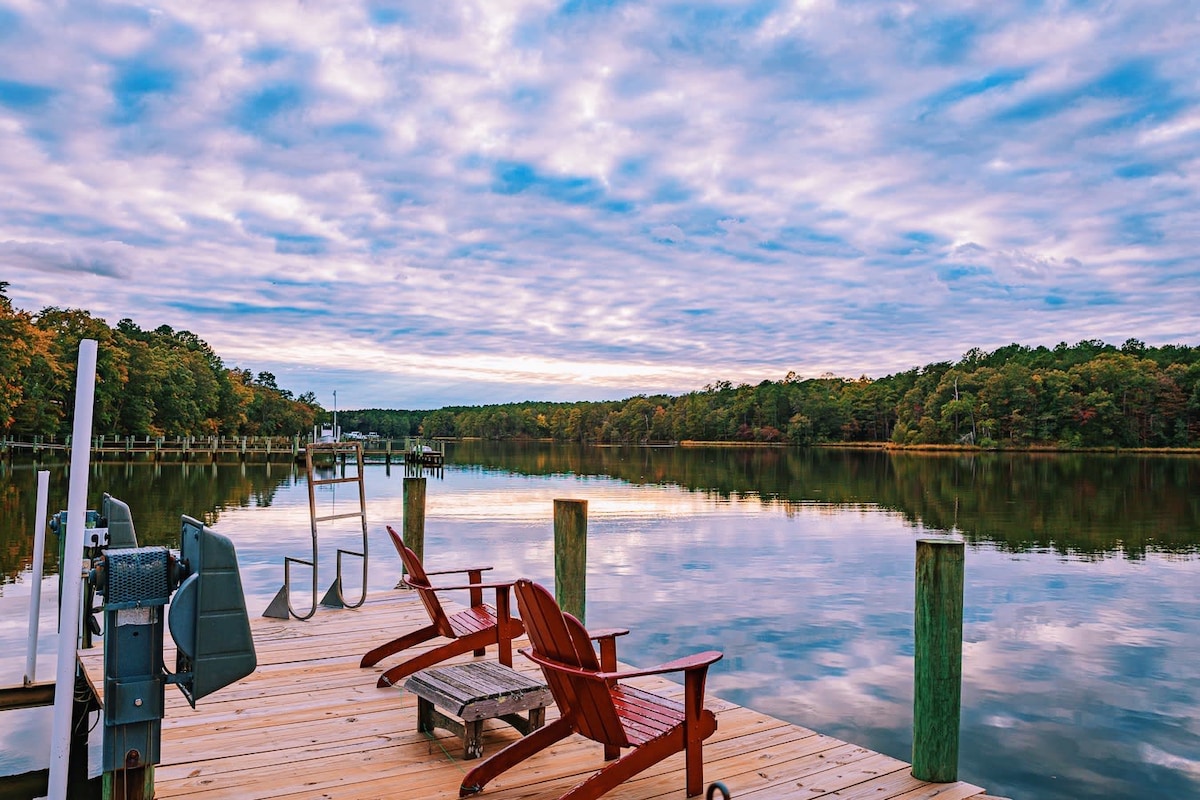 Relax on Dock, Play Pool, Kayak the Coves, Views