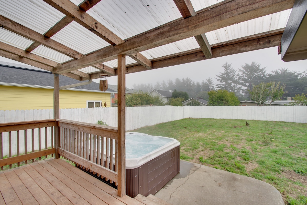 Crescent City Home w/ Hot Tub: Half-Block to Beach