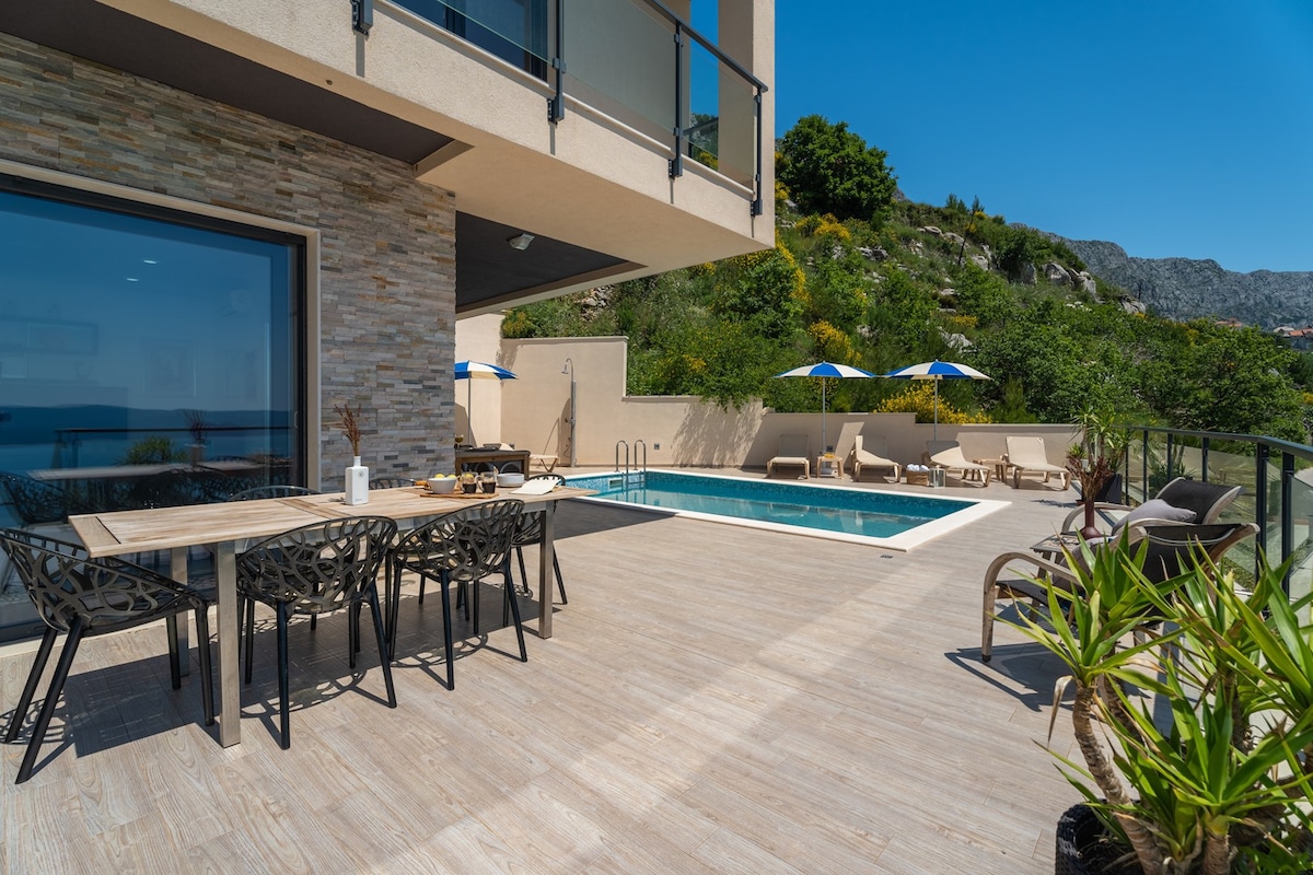 Seaview Villa Matea with 4 en-suite Bedrooms, Whir
