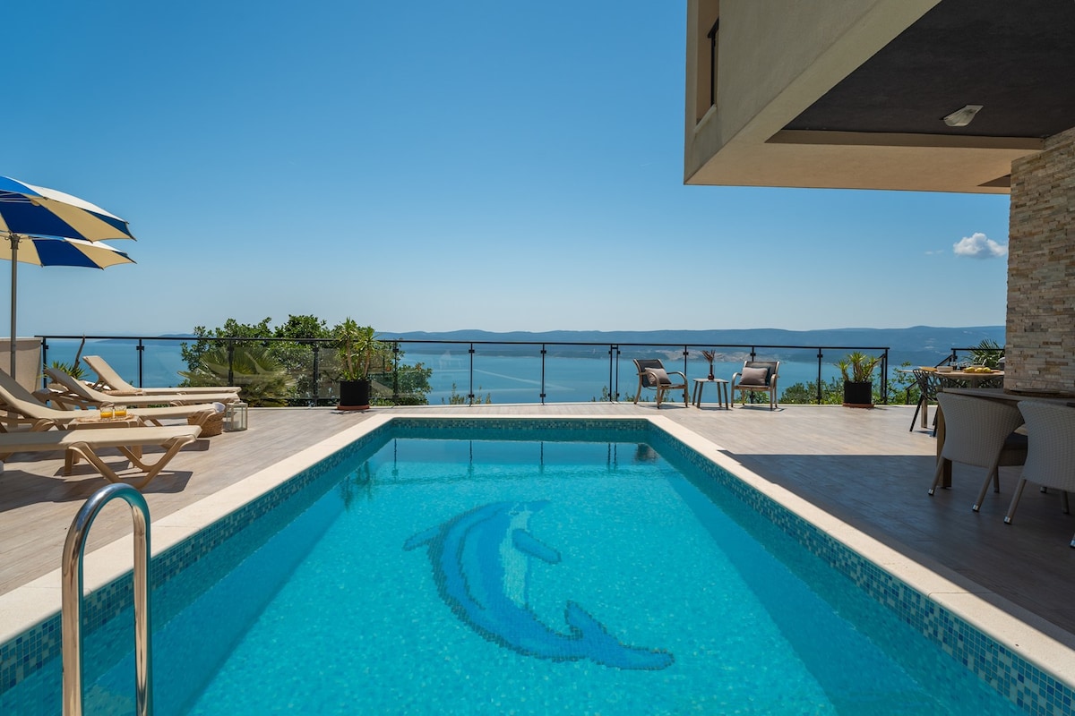 Seaview Villa Matea with 4 en-suite Bedrooms, Whir