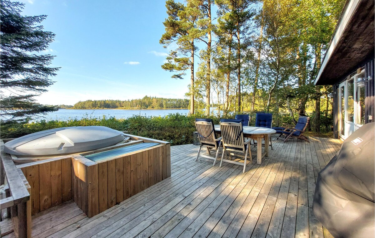 Amazing home in Skånes Fagerhult with lake view