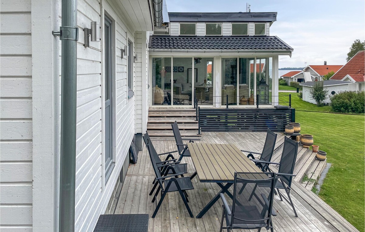 Stunning home in Torsö with Wi-Fi