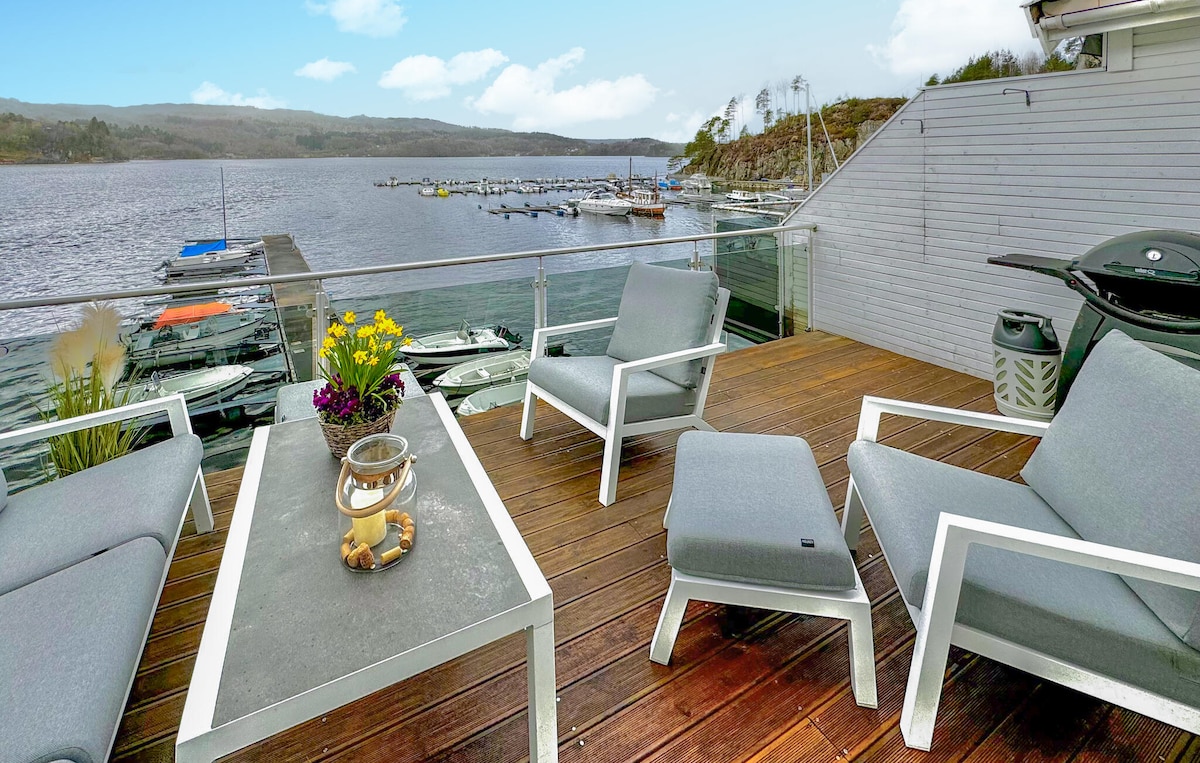 Stunning apartment in Uggdal with harbor view