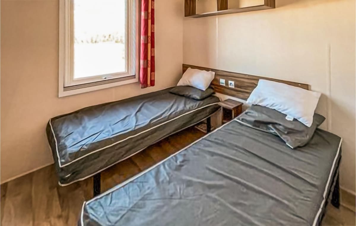 2 bedroom (sta)caravan in Saint-Privat-des-Vieux