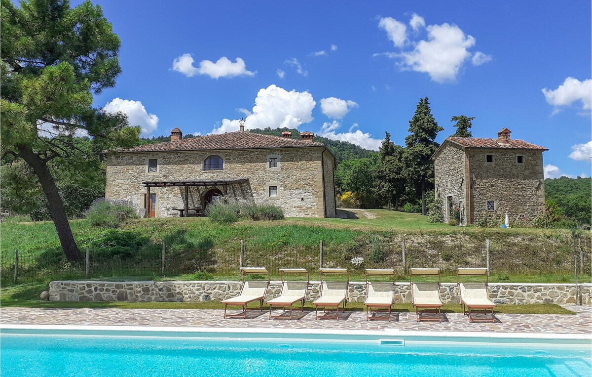 Gorgeous home with outdoor swimming pool