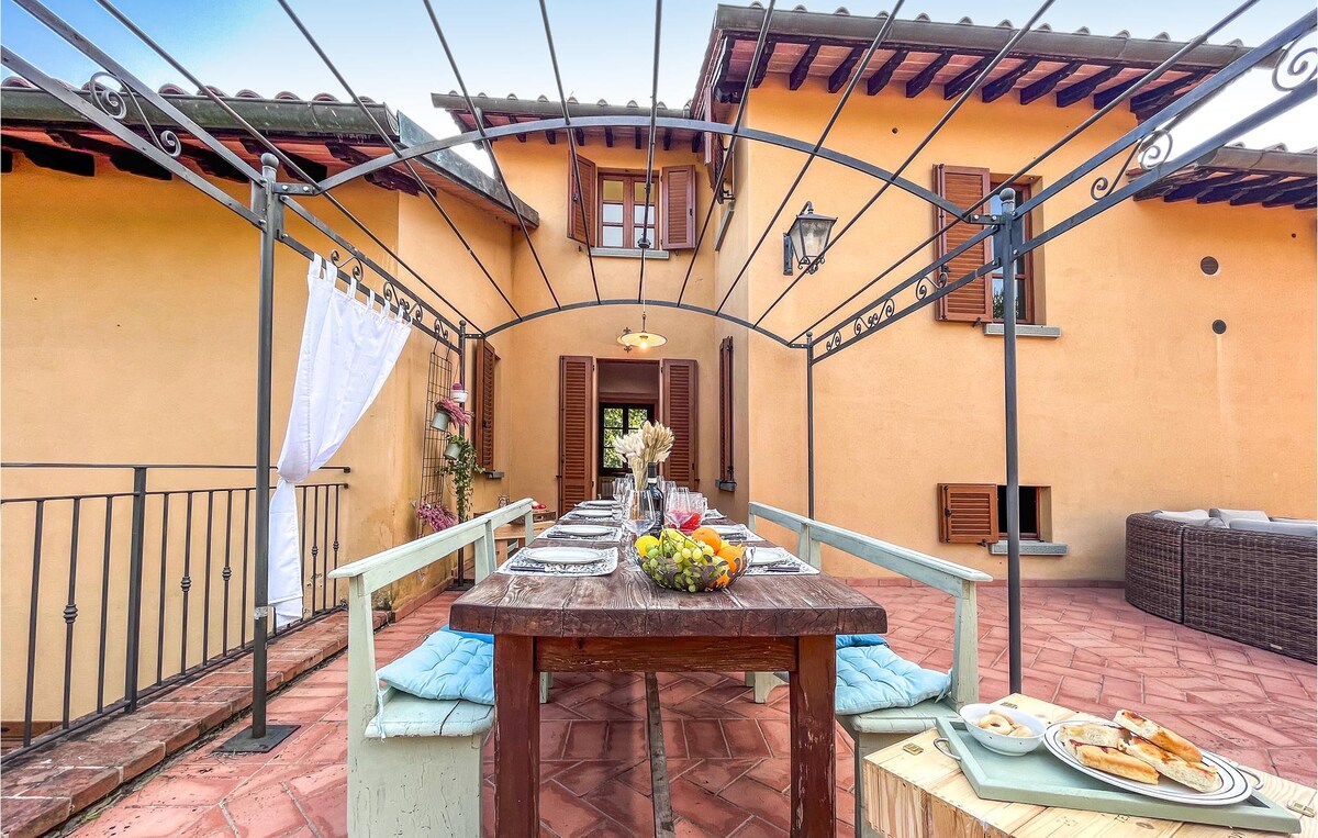 Gorgeous home in Monte San Savino with kitchen