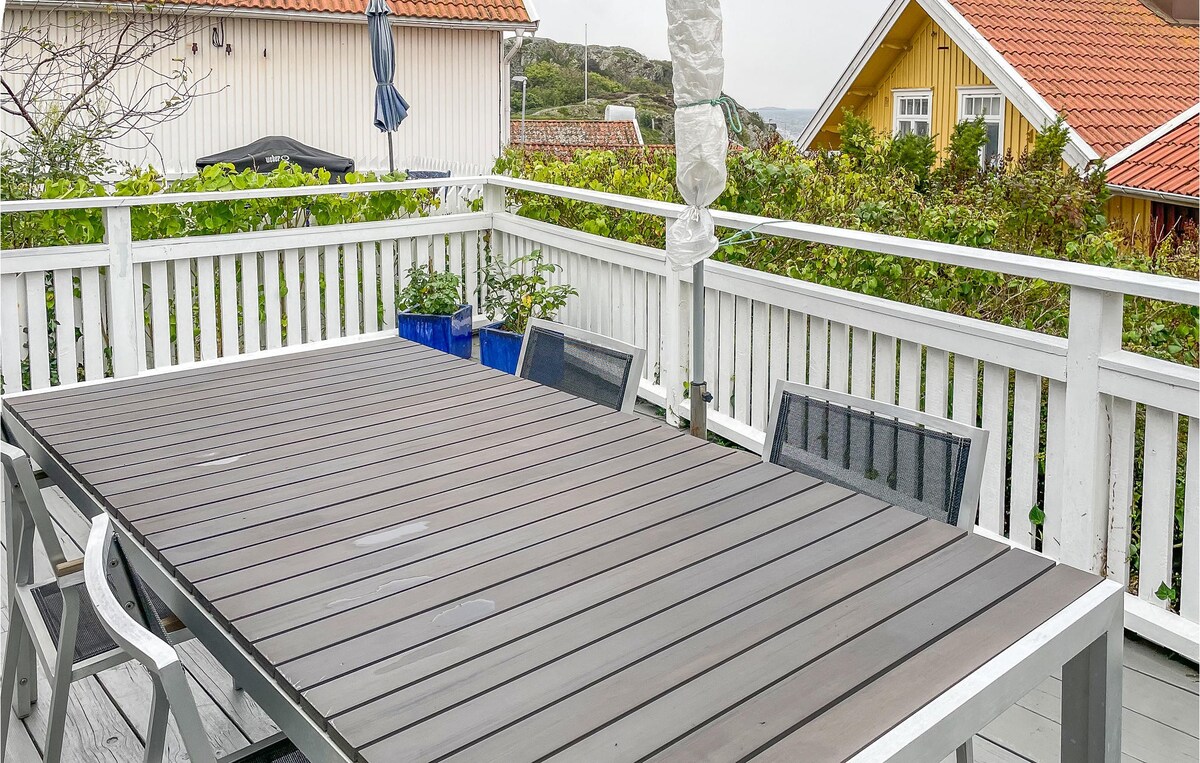 Beautiful home in Kyrkesund with kitchen