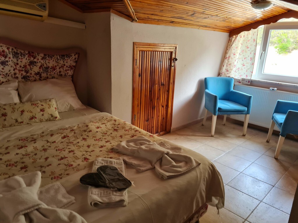 Attic Room with River Room