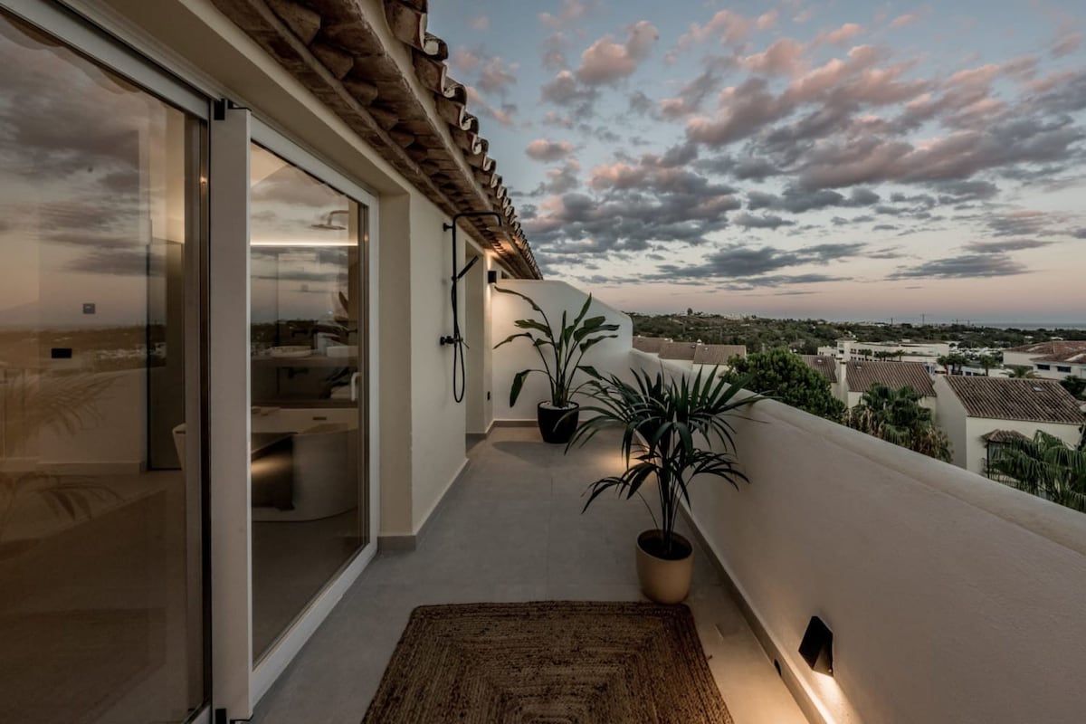 Los Pinos de Aloha  | Renovated Luxury Apartment A