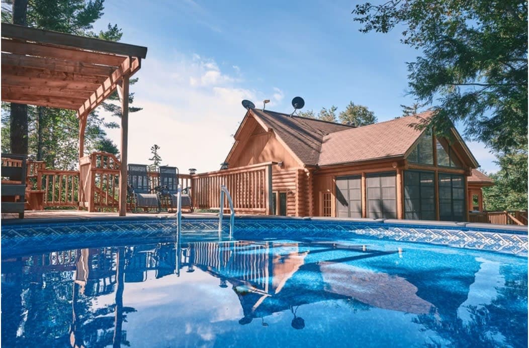 Spacious log cabin with pool and games