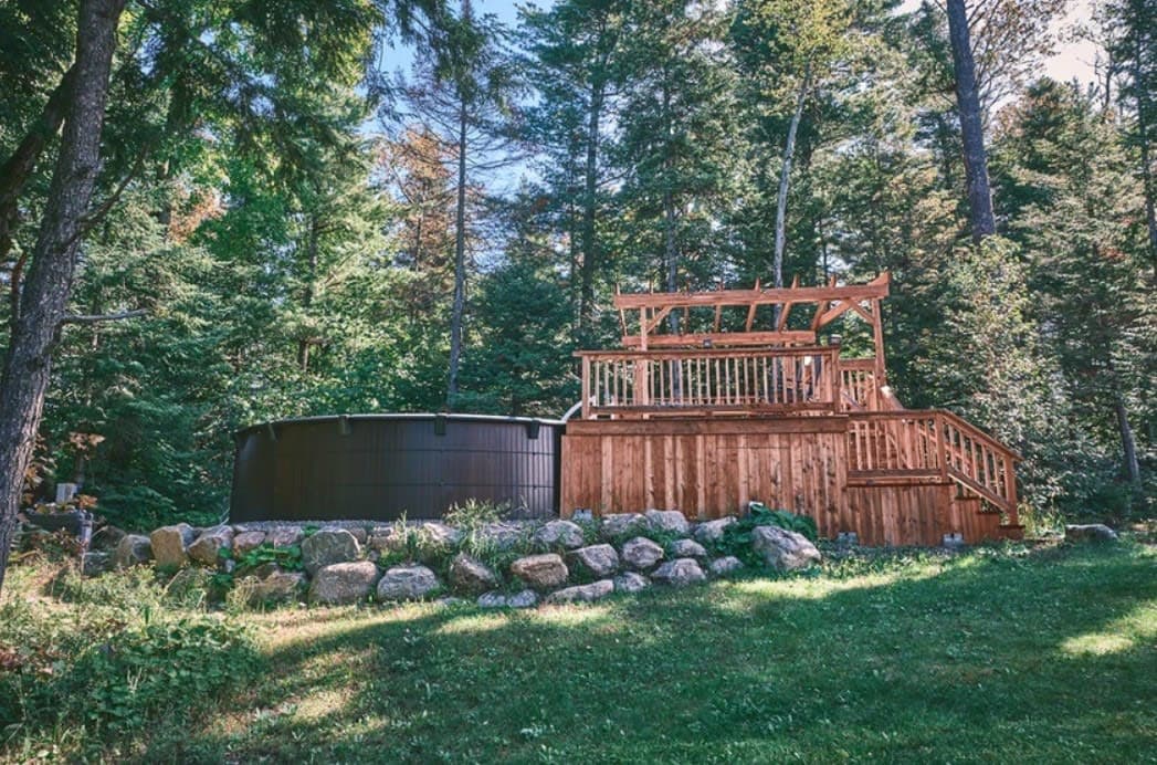 Spacious log cabin with pool and games