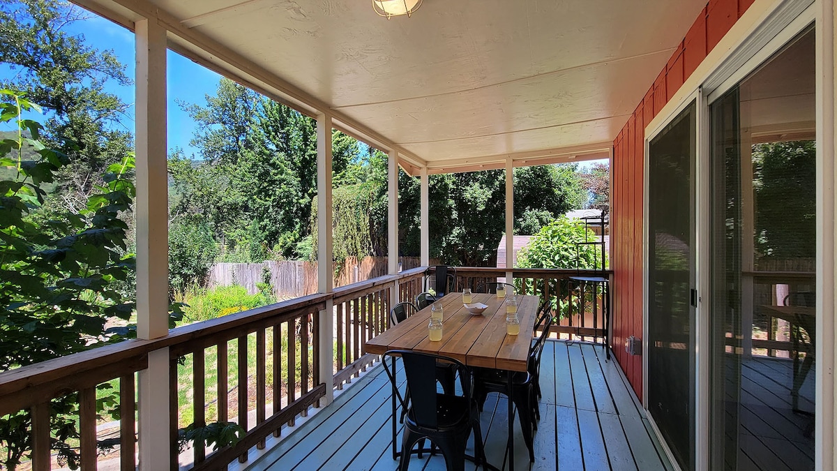 Family Friendly Home on Rogue River | Sleeps 10