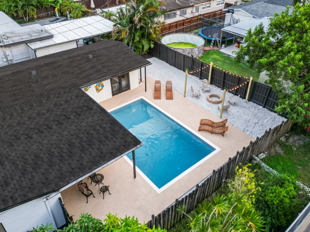 Stunning Heated Pool Home Retreat | Hollywood