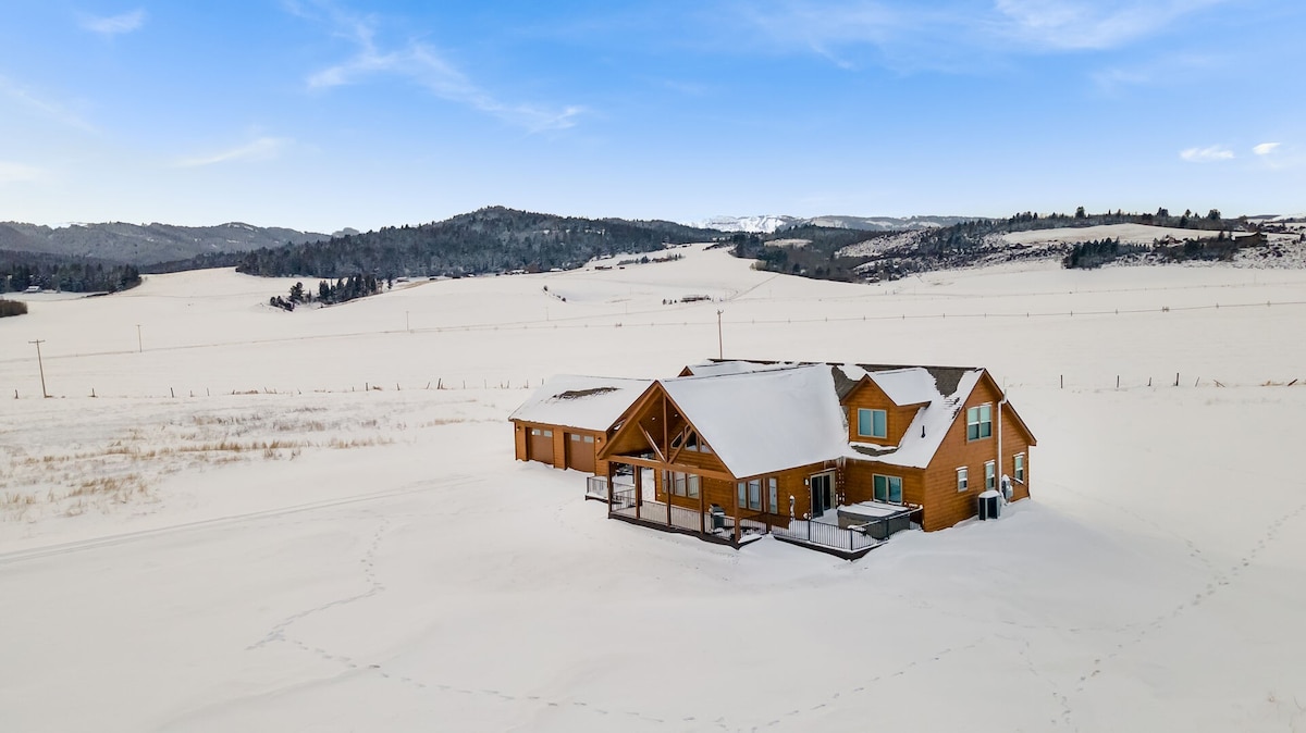 Teton Valley | NEW Cabin w/ HOT TUB + Teton Views!