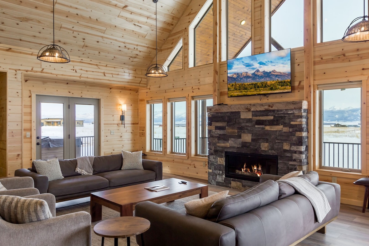 Teton Valley | NEW Cabin w/ HOT TUB + Teton Views!