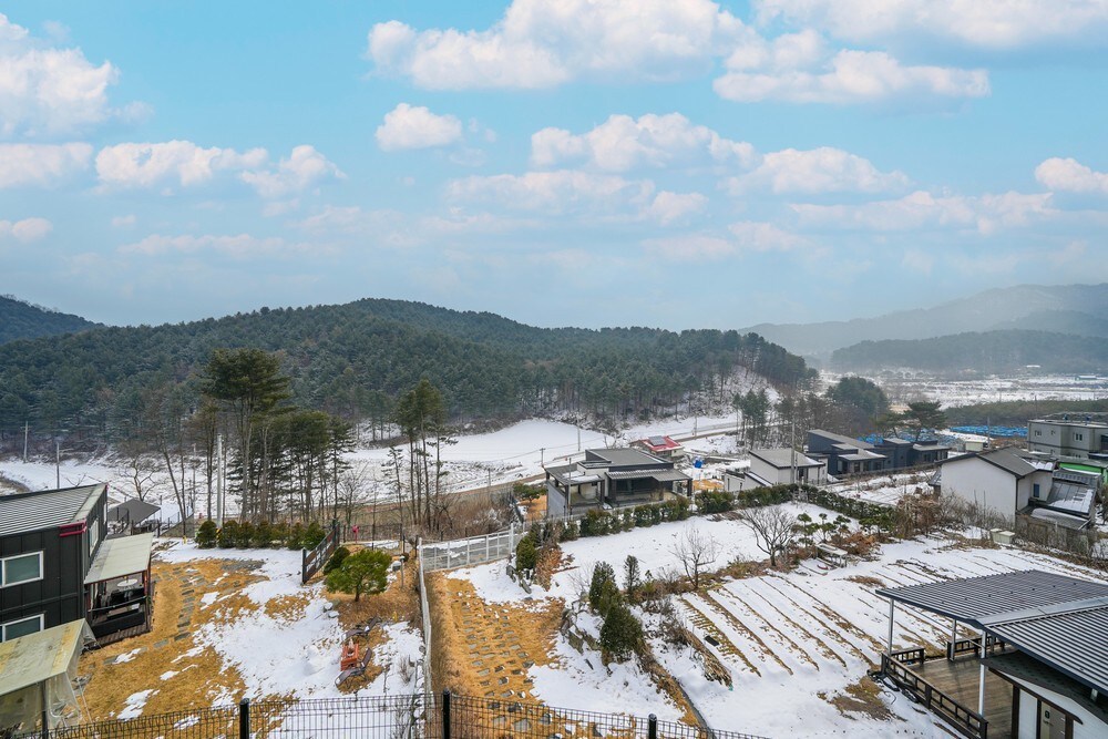 단체로 머물기 좋은 가평의 독채 풀빌라 숙소 독채