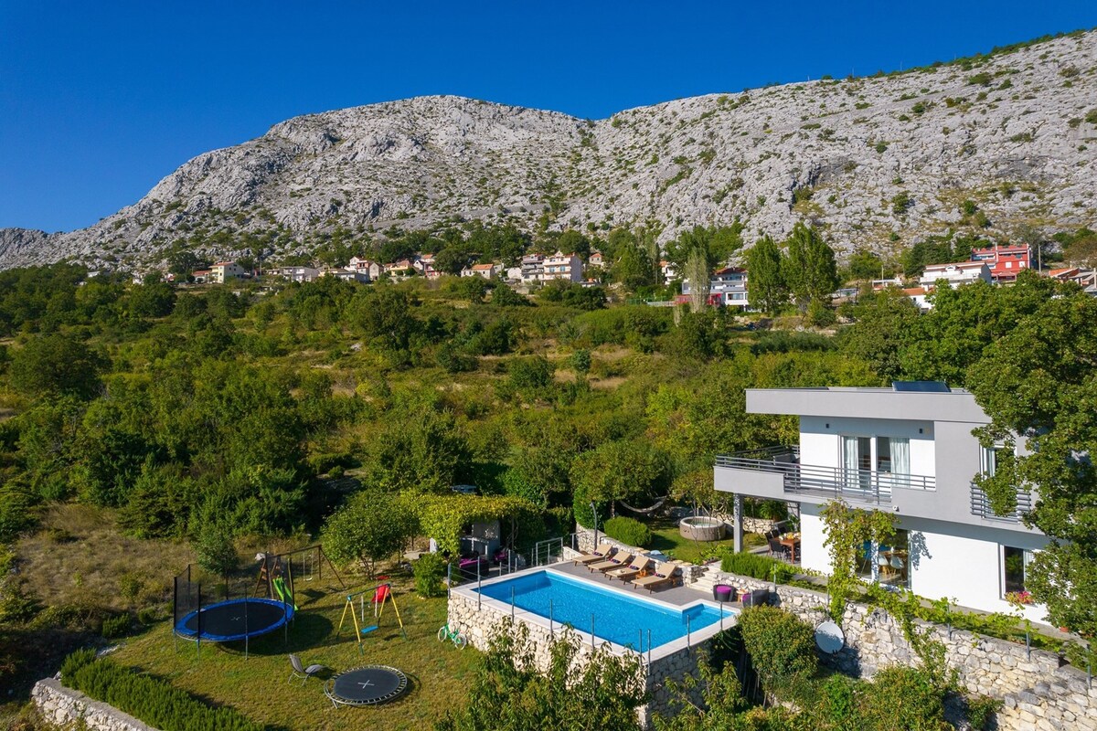 NEW! Villa UP with panoramic views of the sea