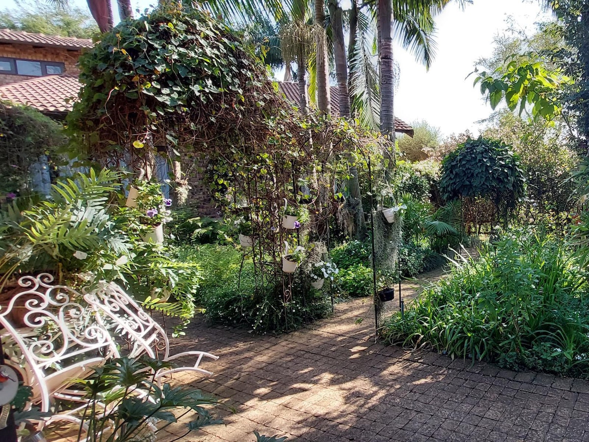 Luxury Garden Cottage