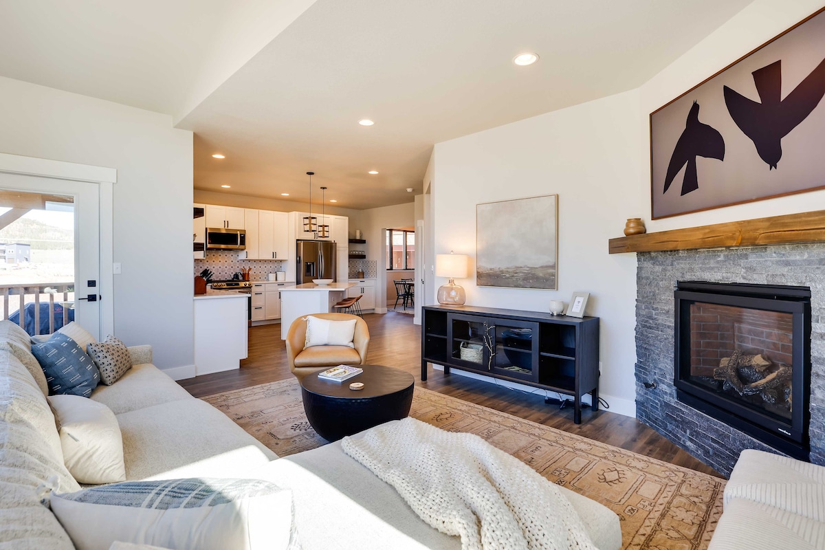 Cozy Tabernash Home w/ Fireplace & Mountain Views