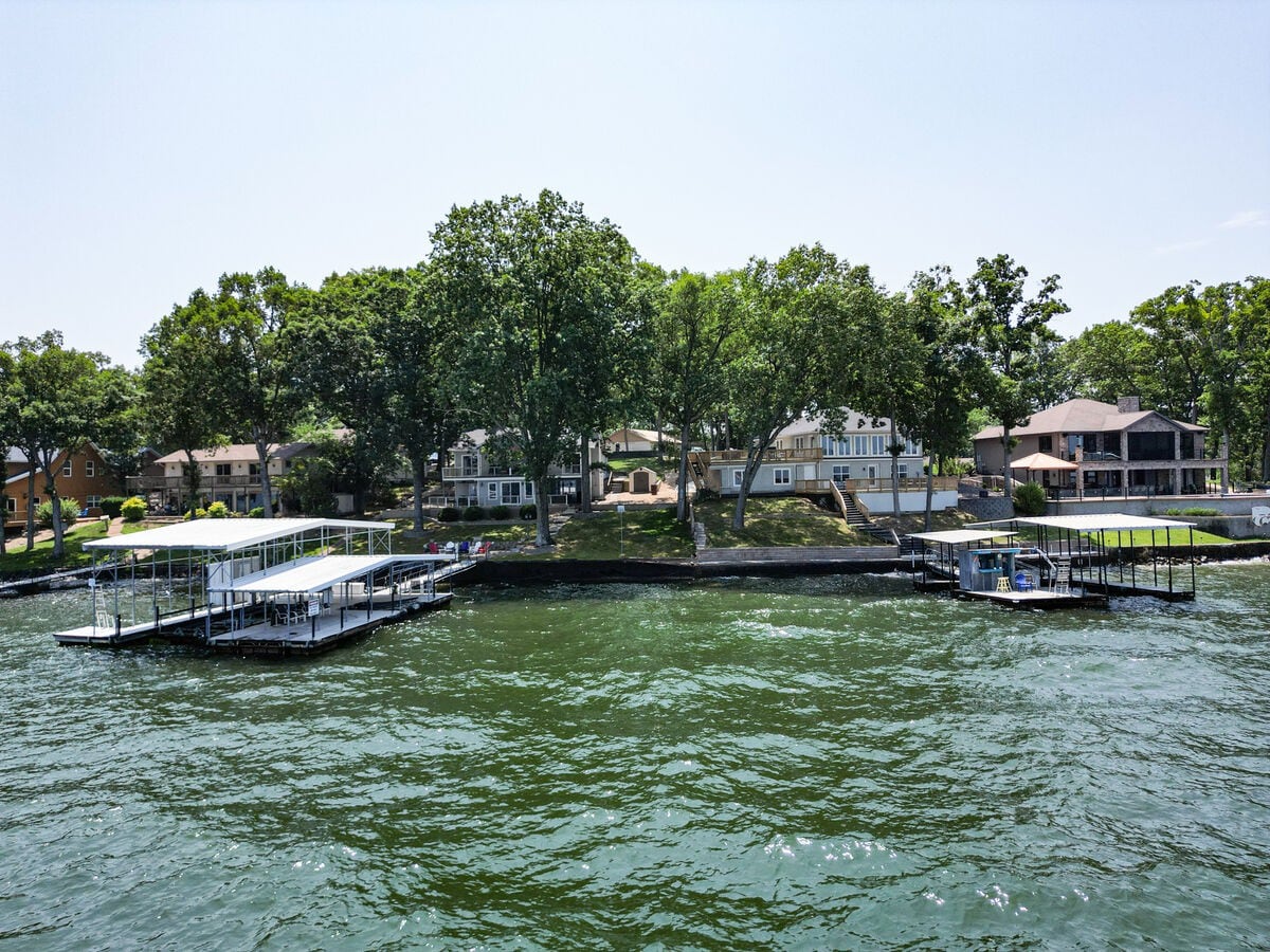 Two Homes, Large Deck, Firepit, Central Location