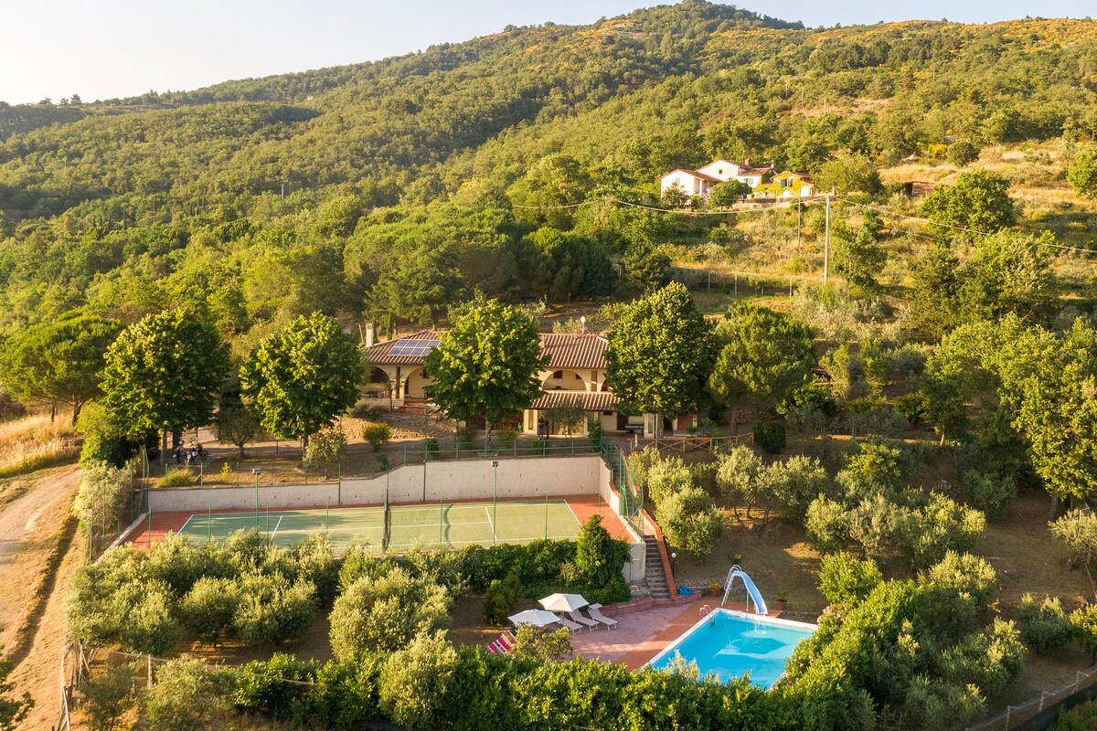 Querceto别墅，带泳池和网球私人