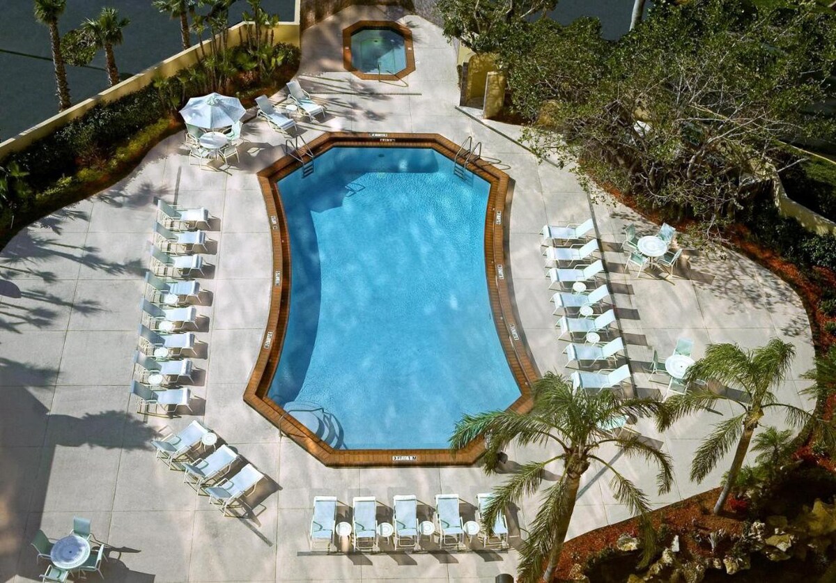 Your Miami Journey Begins Here! Pool + Hot tub